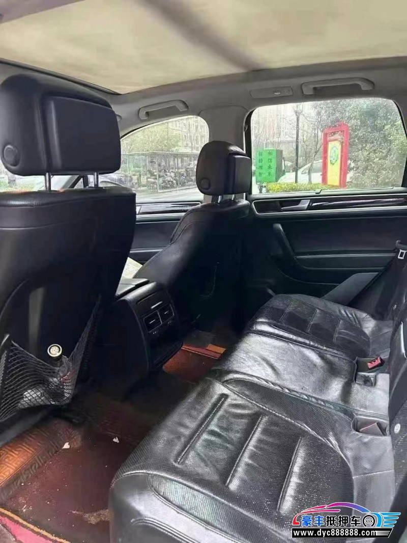 13年大众途锐轿车抵押车出售