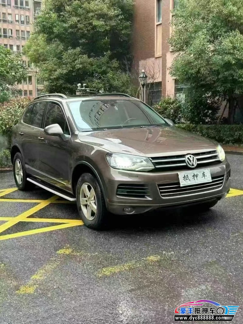 13年大众途锐轿车抵押车出售