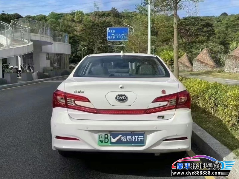 15年比亚迪秦轿车抵押车出售