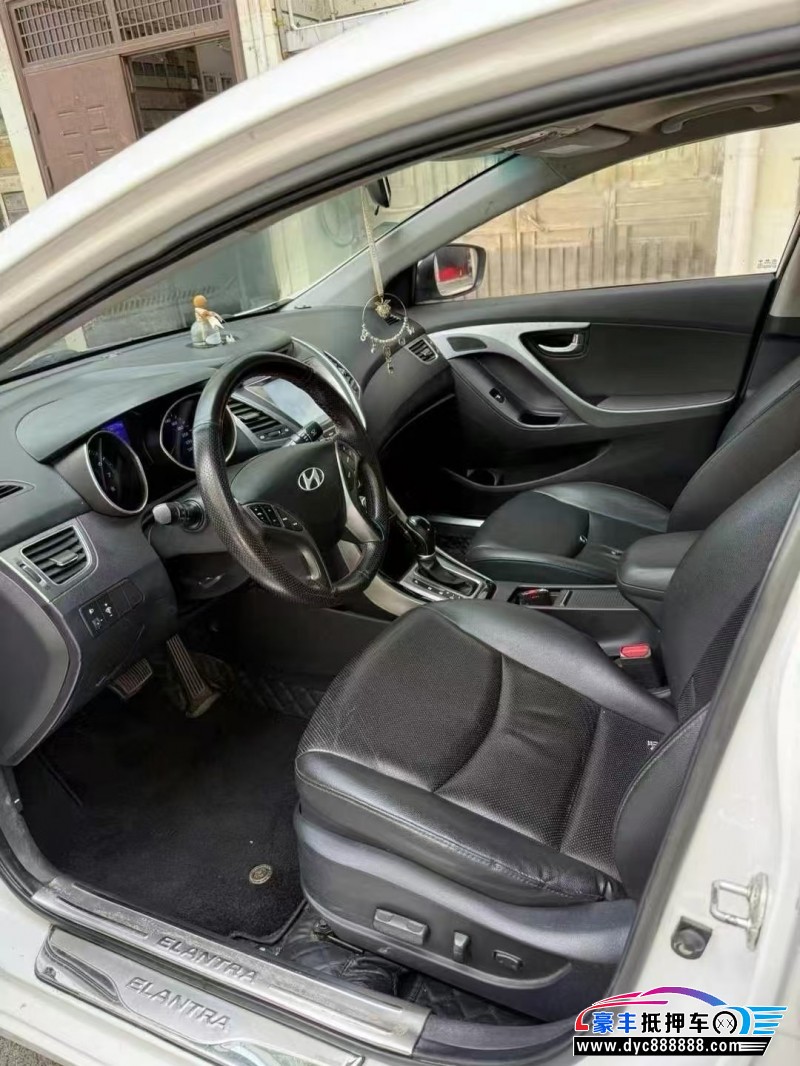 15年现代朗动轿车抵押车出售