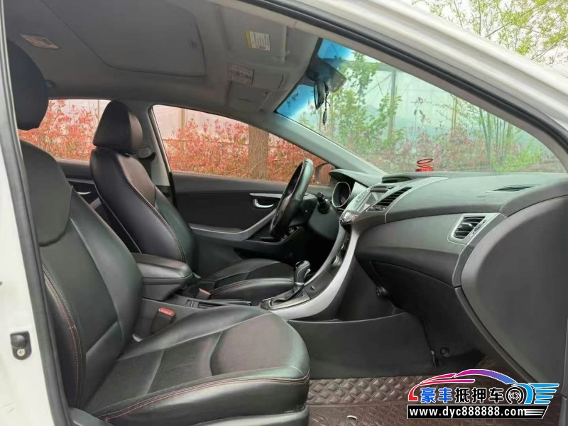 16年现代朗动轿车抵押车出售