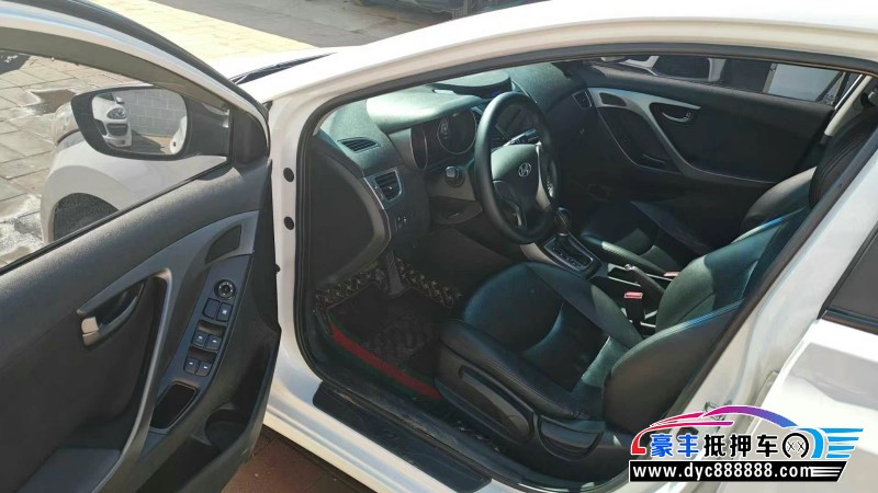 15年现代朗动轿车抵押车出售