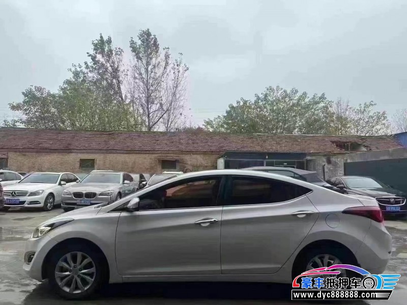 17年现代朗动轿车抵押车出售