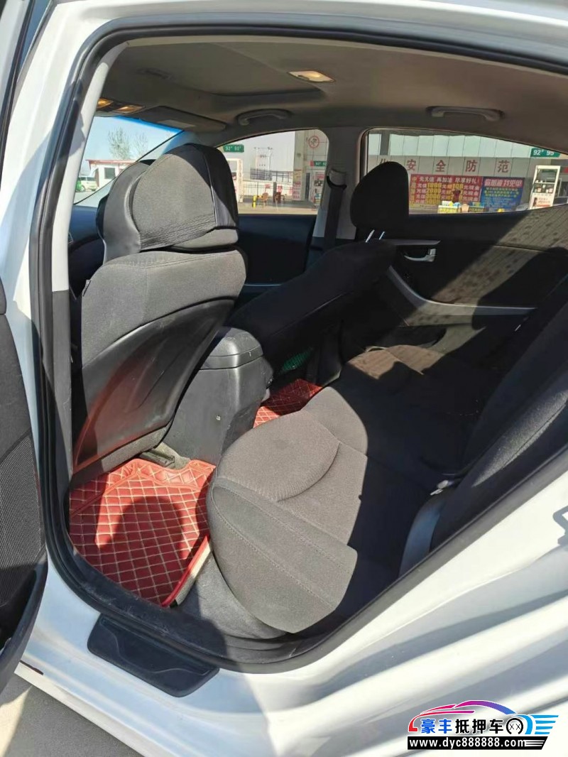 17年现代朗动轿车抵押车出售