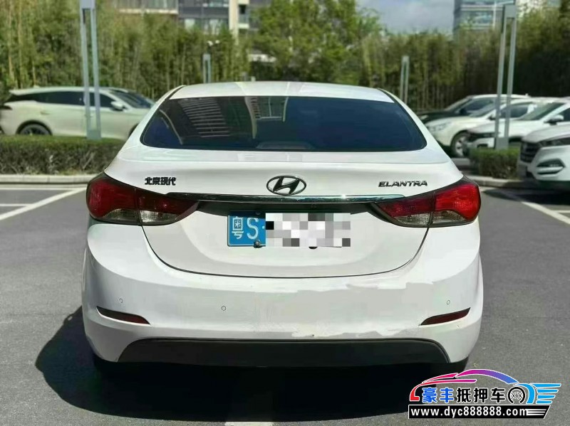 17年现代朗动轿车抵押车出售