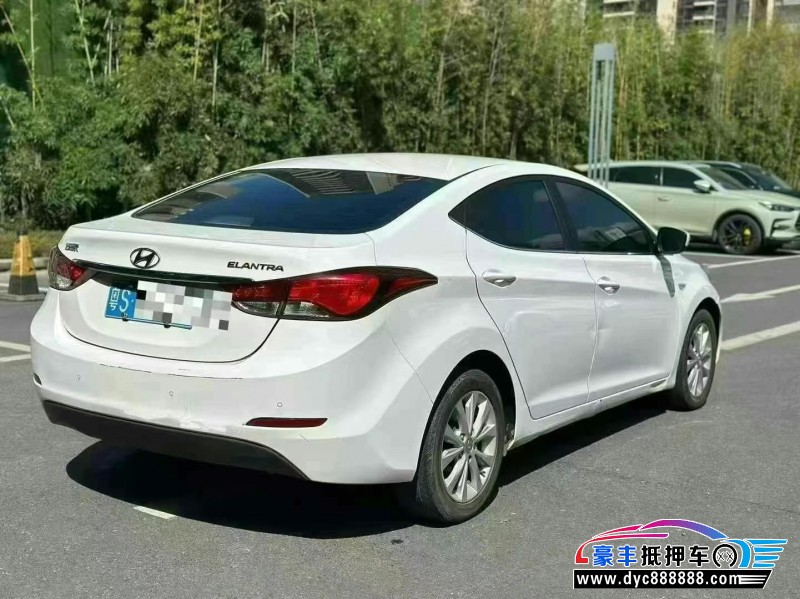 17年现代朗动轿车抵押车出售