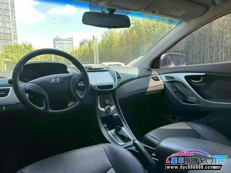 17年现代朗动轿车抵押车出售