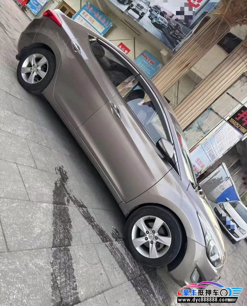 15年现代朗动轿车抵押车出售