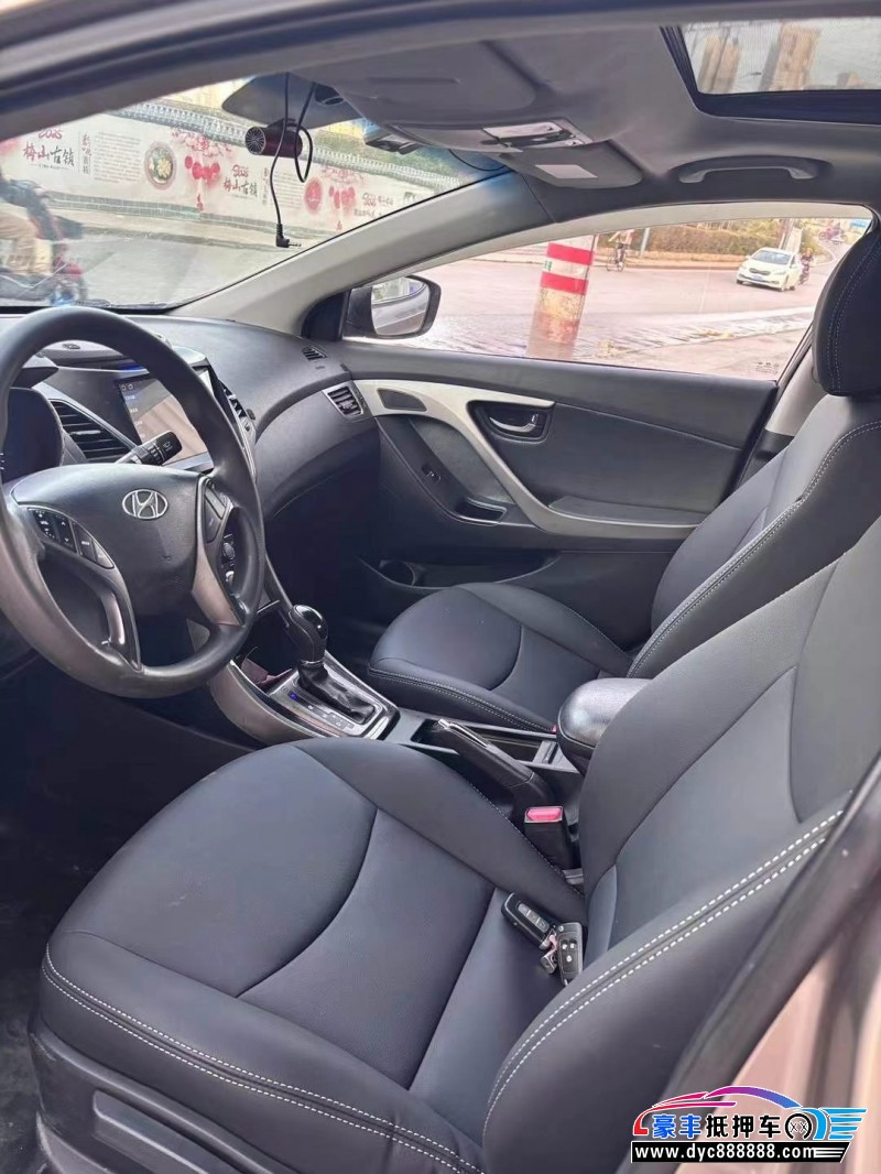 15年现代朗动轿车抵押车出售