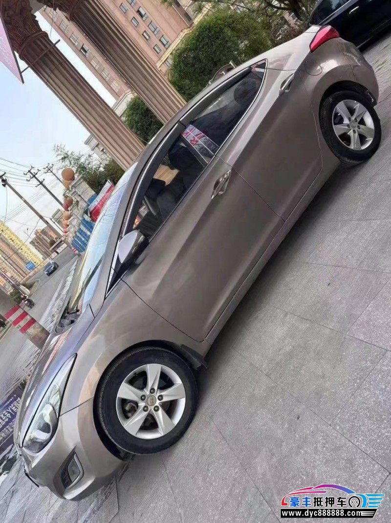 15年现代朗动轿车抵押车出售