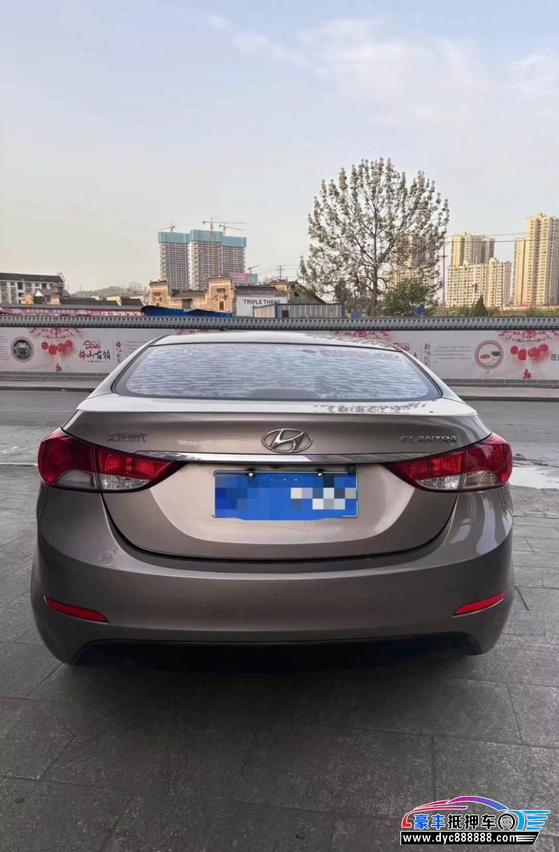 15年现代朗动轿车抵押车出售