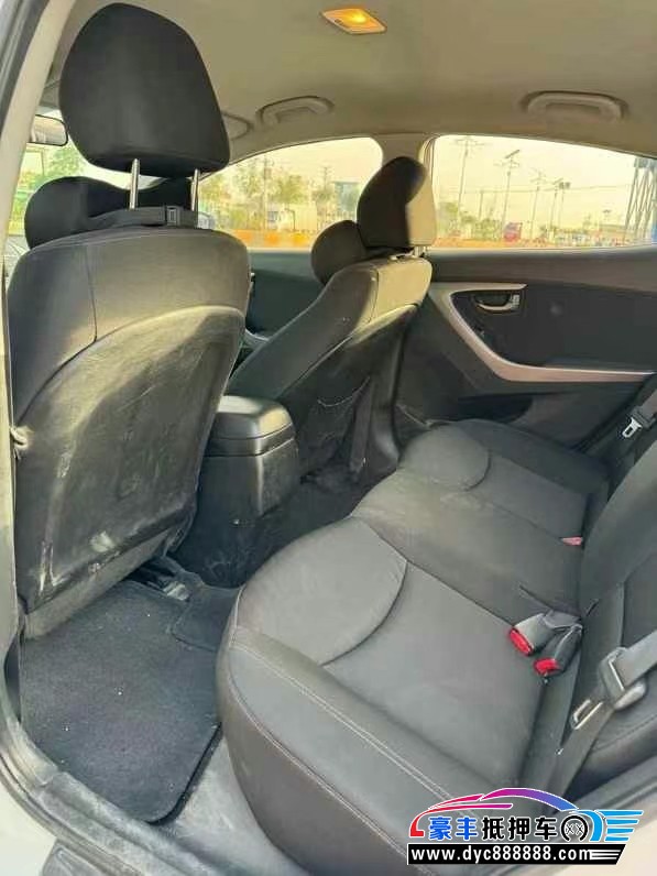 18年现代朗动轿车抵押车出售