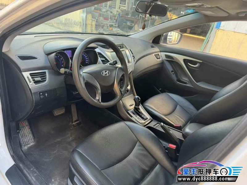 14年现代朗动轿车抵押车出售