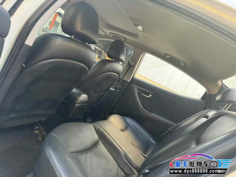 14年现代朗动轿车抵押车出售