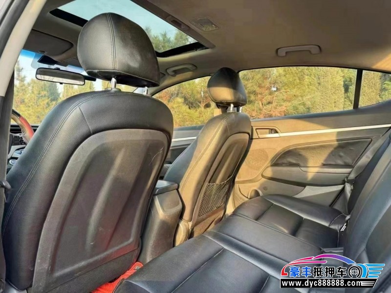 17年现代领动轿车抵押车出售