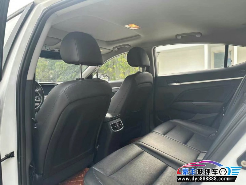 16年现代领动轿车抵押车出售