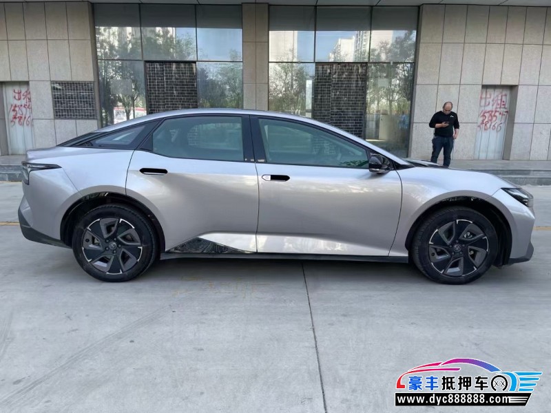 24年丰田BZ3轿车抵押车出售