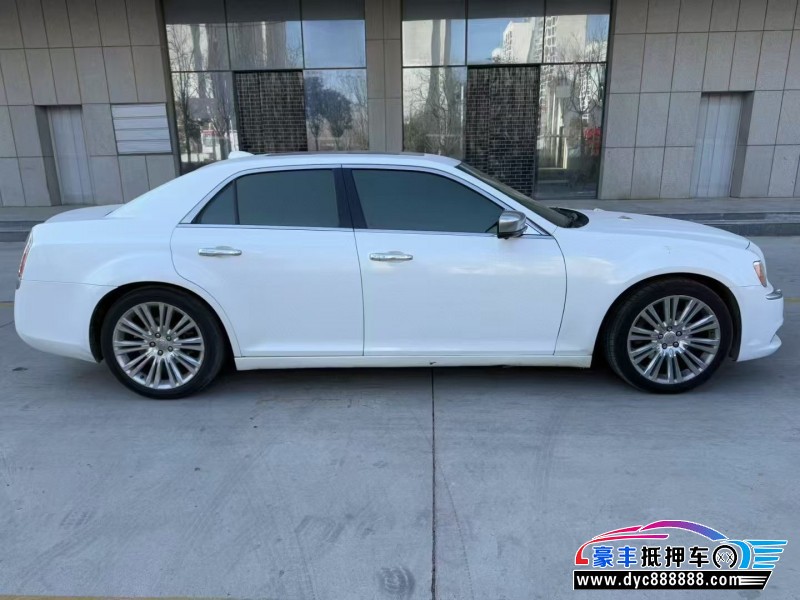 13年克莱斯勒300C轿车抵押车出售