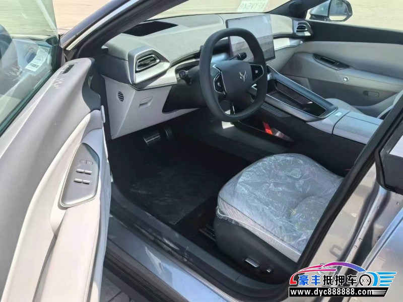 25年极狐阿尔法S轿车抵押车出售