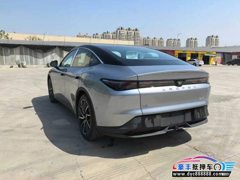 25年极狐阿尔法S轿车抵押车出售