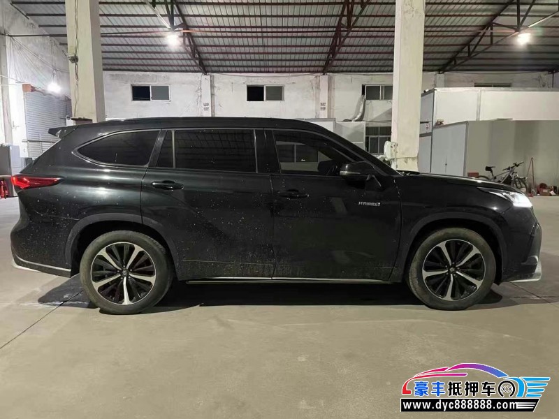 22年丰田皇冠轿车抵押车出售