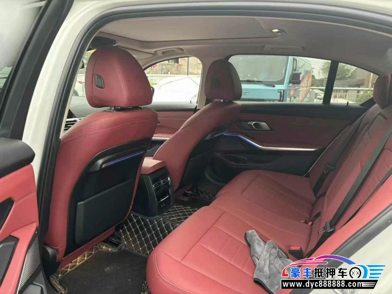 21年宝马3系轿车抵押车出售