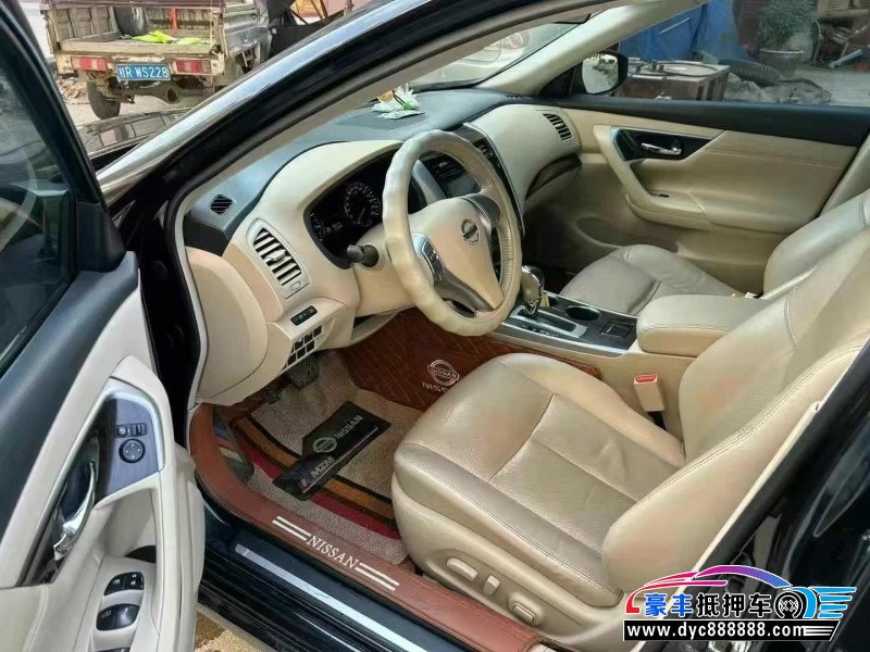 13年日产天籁轿车抵押车出售