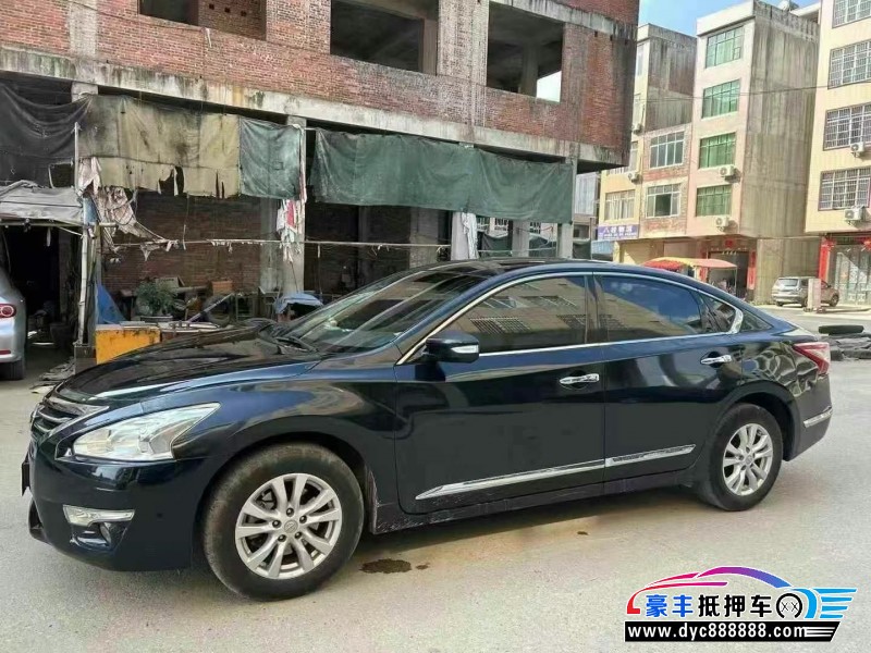 13年日产天籁轿车抵押车出售
