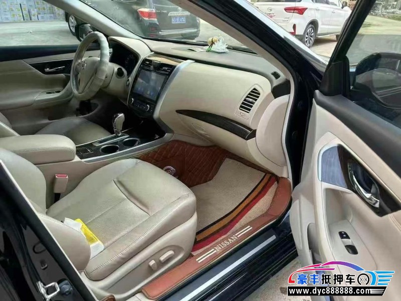 13年日产天籁轿车抵押车出售