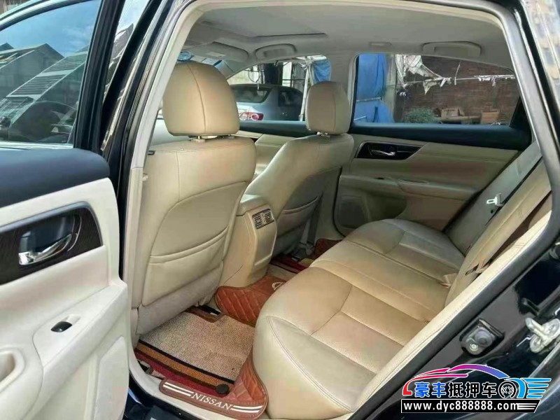 13年日产天籁轿车抵押车出售