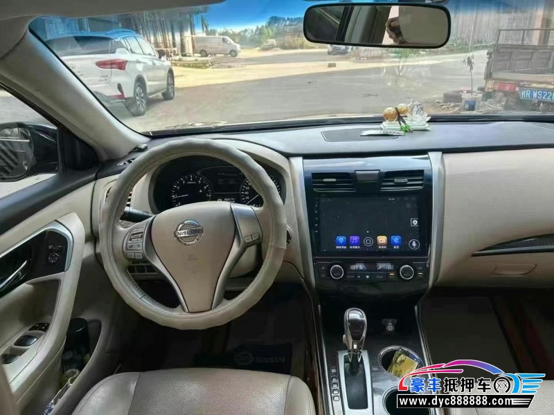 13年日产天籁轿车抵押车出售