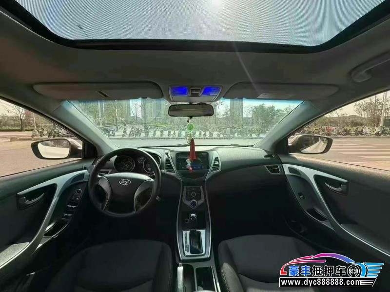 17年现代朗动轿车抵押车出售