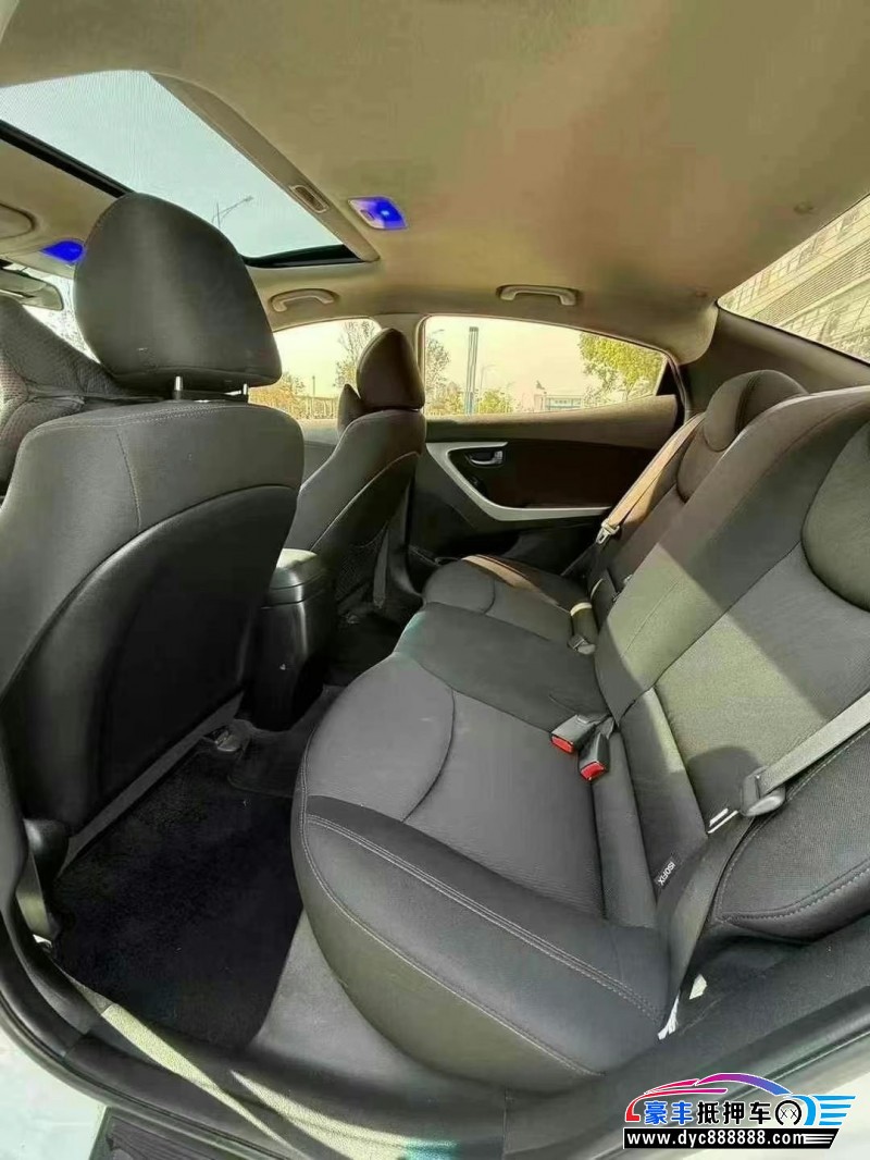 17年现代朗动轿车抵押车出售