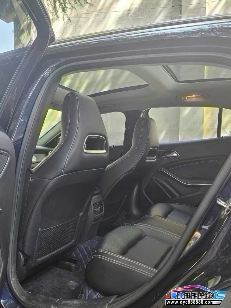 18年奔驰GLA轿车抵押车出售