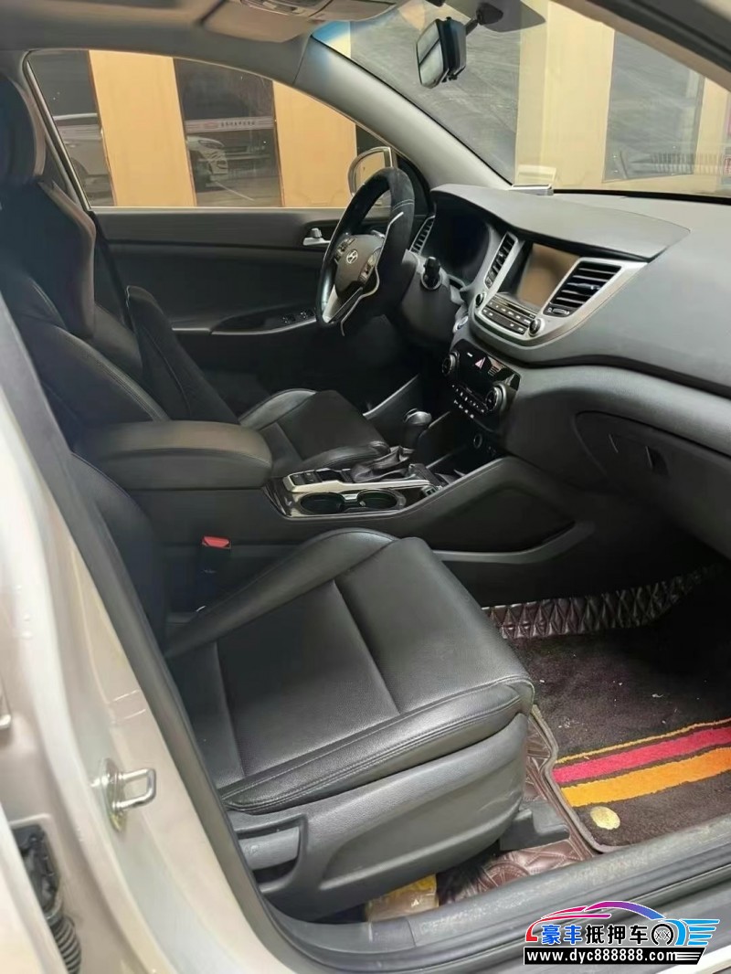 18年现代途胜轿车抵押车出售