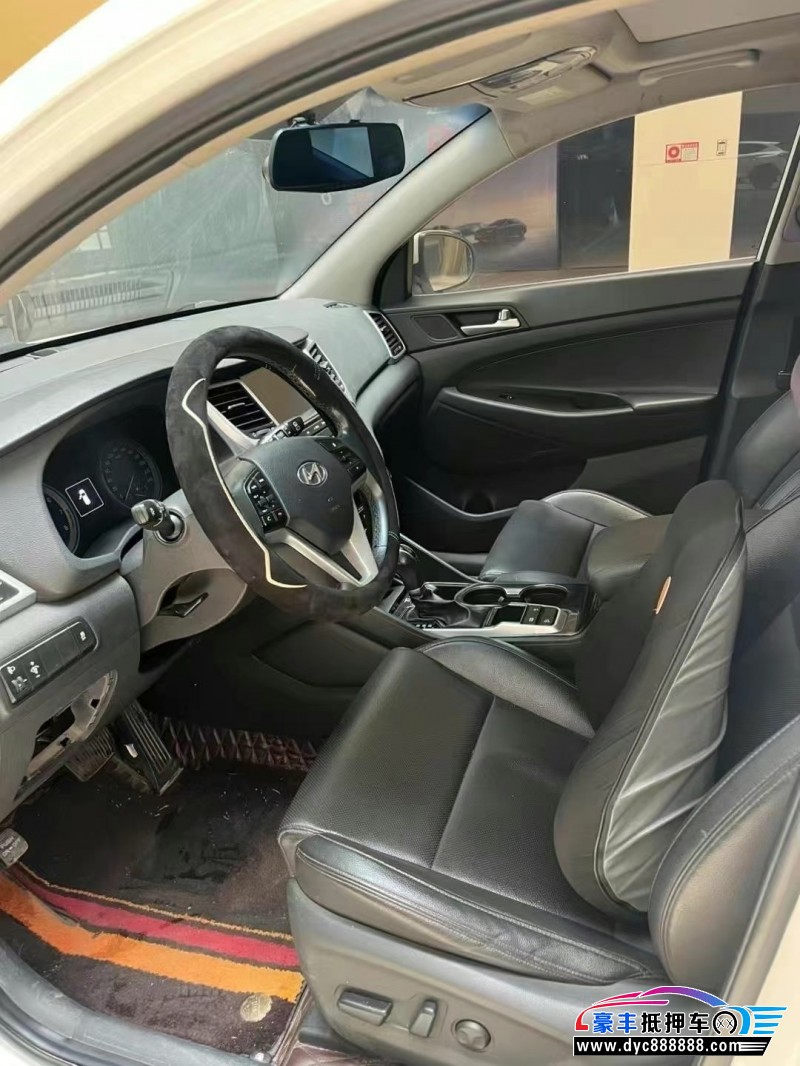 18年现代途胜轿车抵押车出售