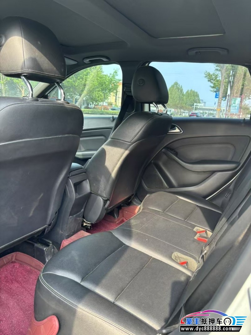 19年奔驰B轿车抵押车出售