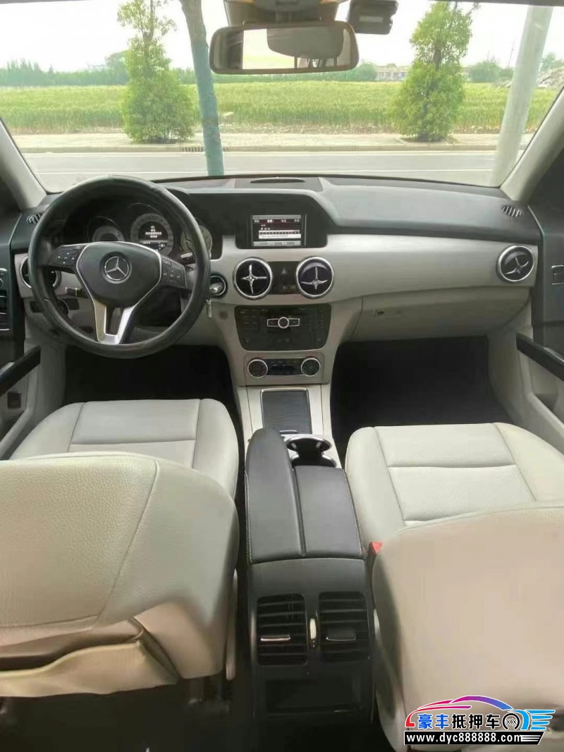 13年奔驰GLK轿车抵押车出售