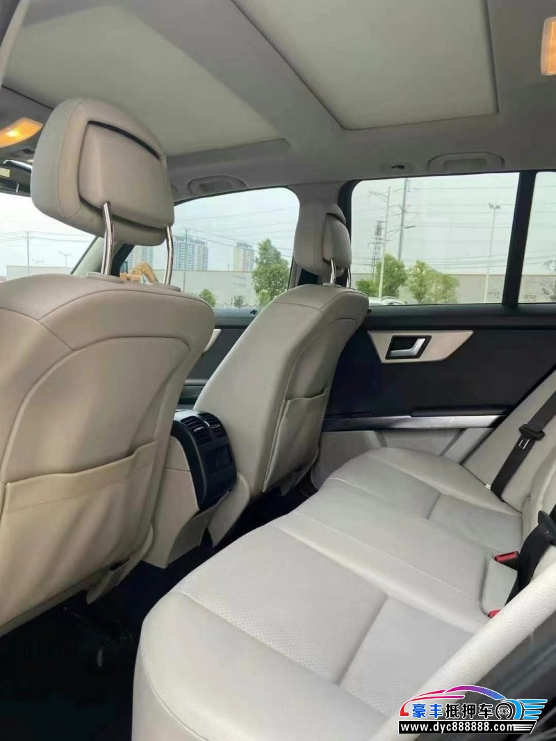 13年奔驰GLK轿车抵押车出售