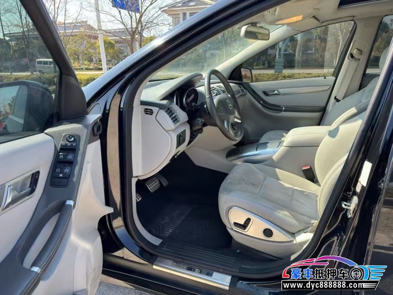 16年奔驰R级轿车抵押车出售