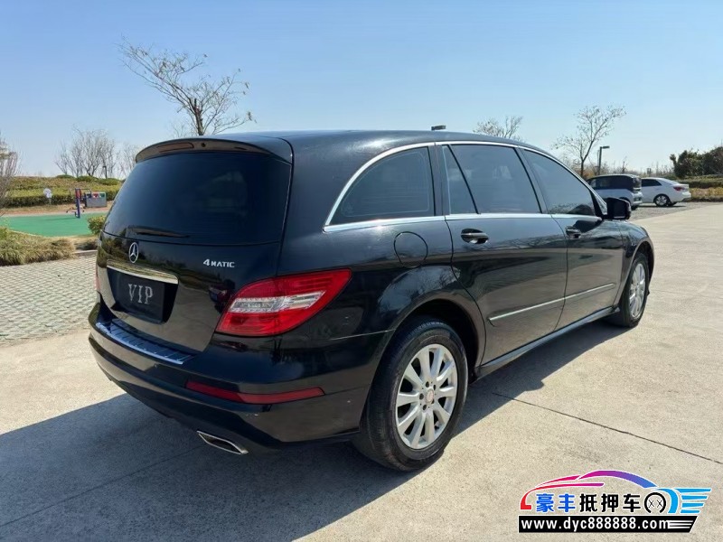 16年奔驰R级轿车抵押车出售