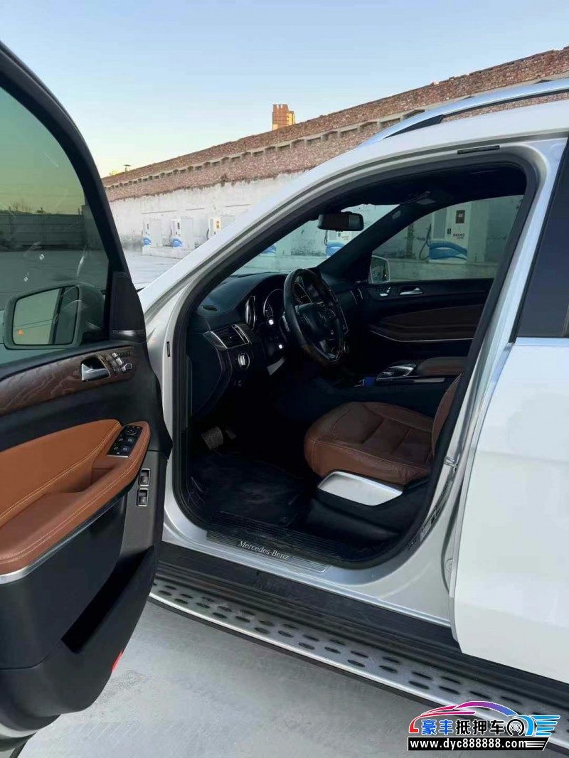 18年奔驰GLS轿车抵押车出售
