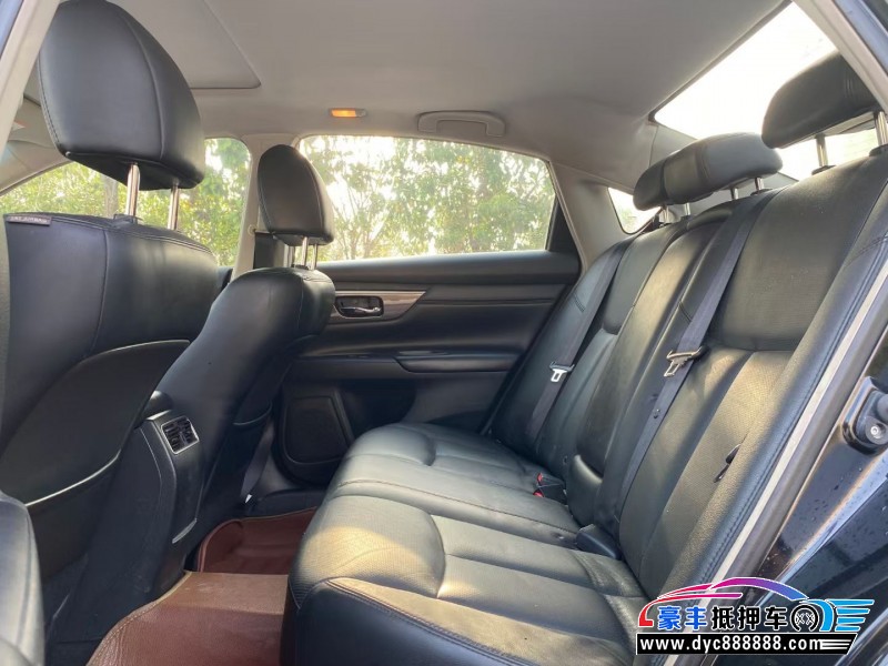 15年日产天籁轿车抵押车出售