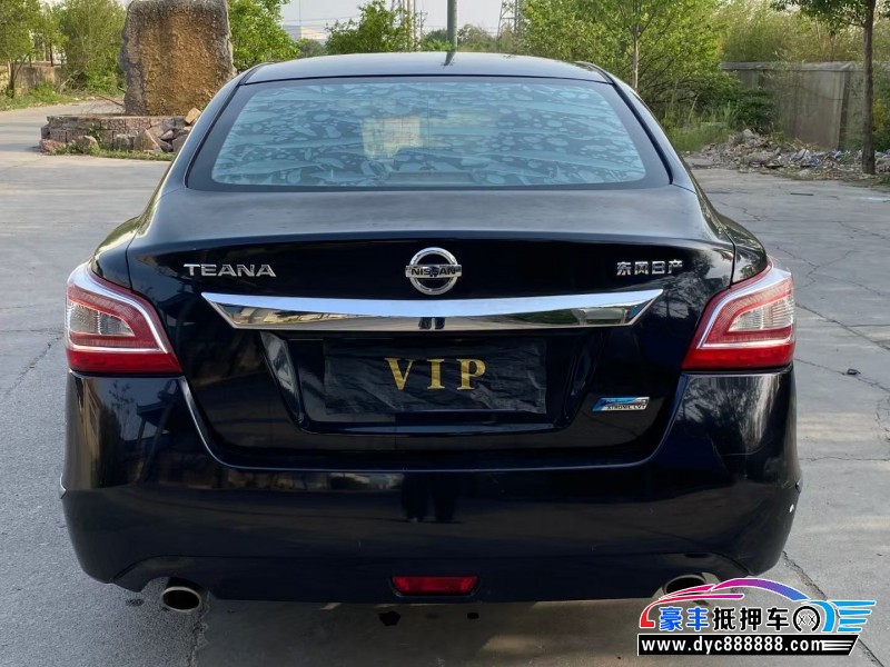 15年日产天籁轿车抵押车出售