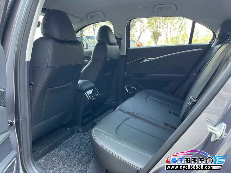 24年哪吒U轿车抵押车出售