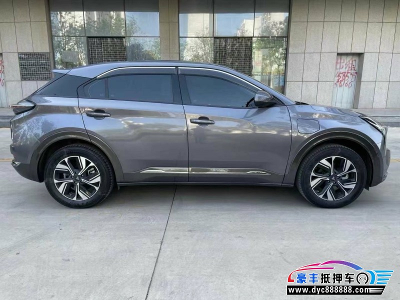 24年哪吒U轿车抵押车出售