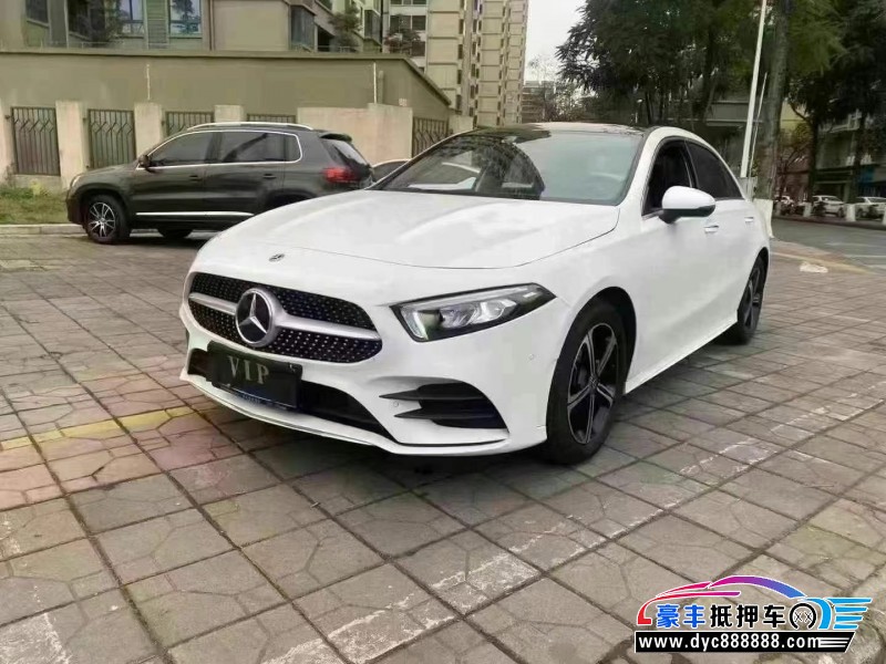 23年奔驰A轿车抵押车出售