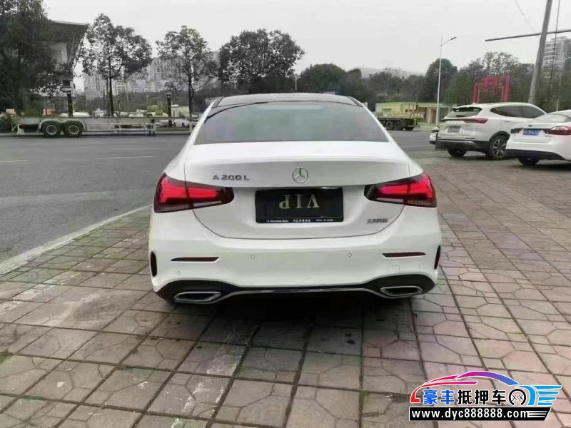 23年奔驰A轿车抵押车出售