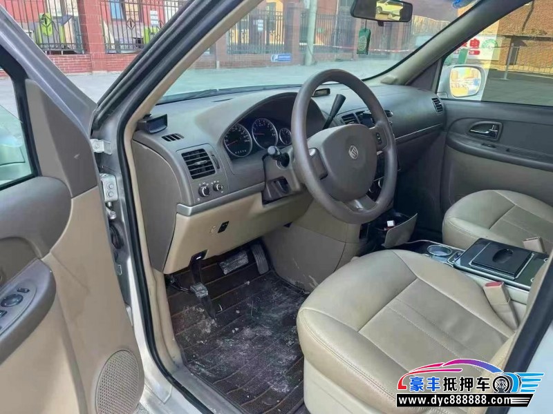 15年别克GL8轿车抵押车出售