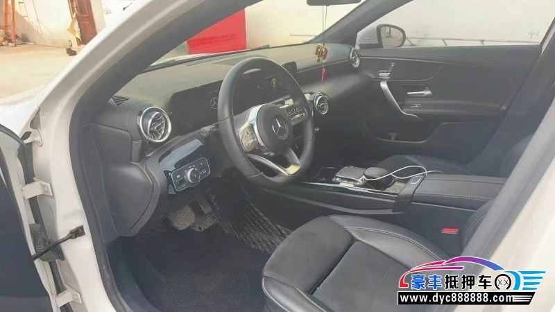 20年奔驰A轿车抵押车出售